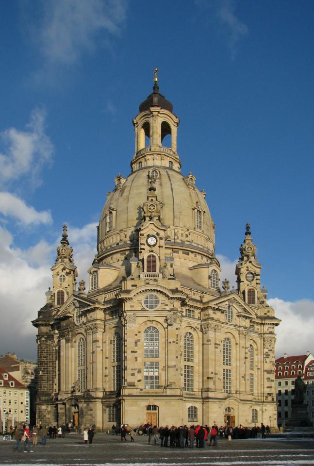 100130_150006_Dresden_Frauenkirche_winter_blue_sky-2.jpg