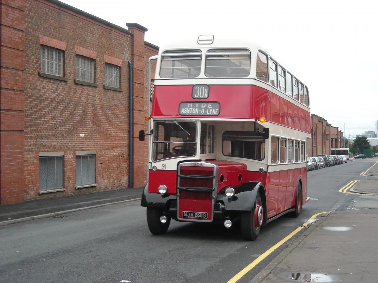 Stockport_Corporation_bus_91_(MJA_891G),_Museum_of_Transport_in_Manchester,_4_October_2008.jpg