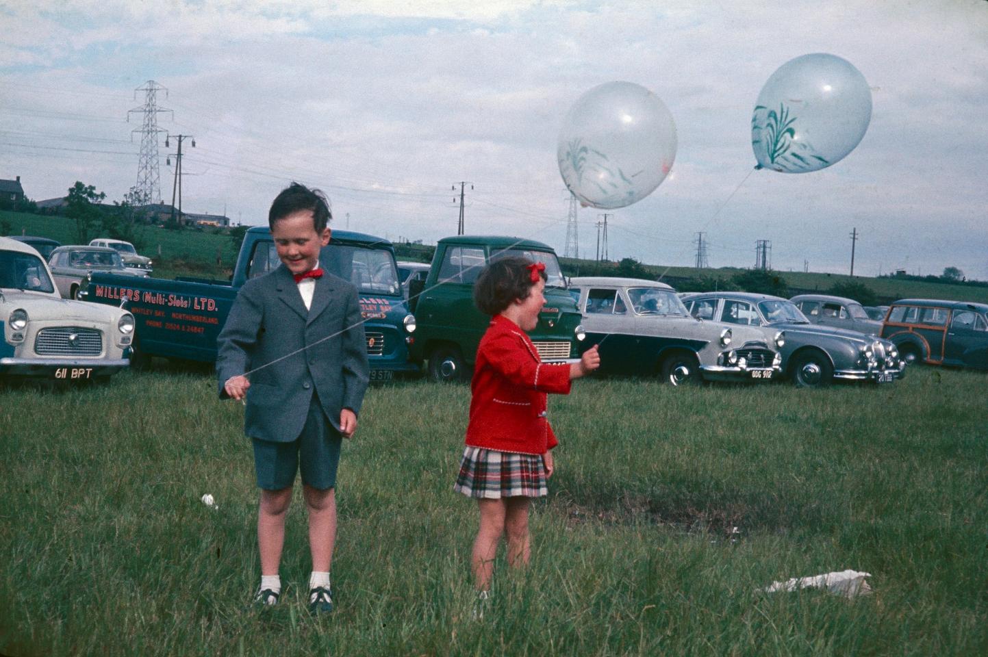 1962 J AND R WITH BALLOONS TRACTION ENGINE RALLY AT BURNMOOR.jpg